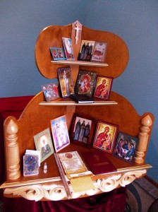 Угловая полка для икон             